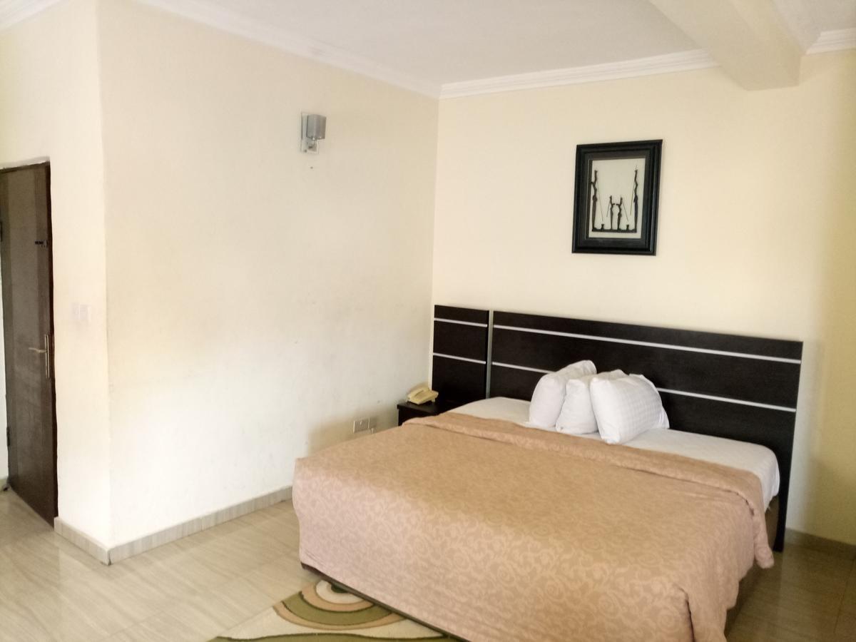 Hotel Benizia Asaba Eksteriør bilde