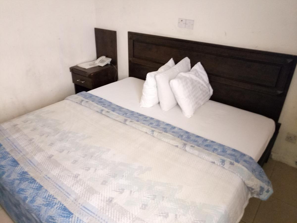 Hotel Benizia Asaba Eksteriør bilde