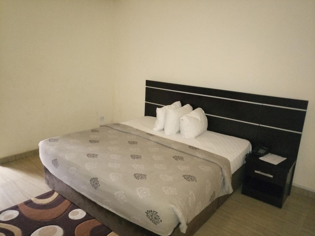Hotel Benizia Asaba Eksteriør bilde
