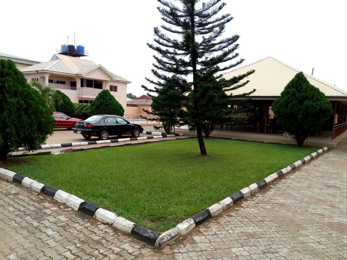 Hotel Benizia Asaba Eksteriør bilde