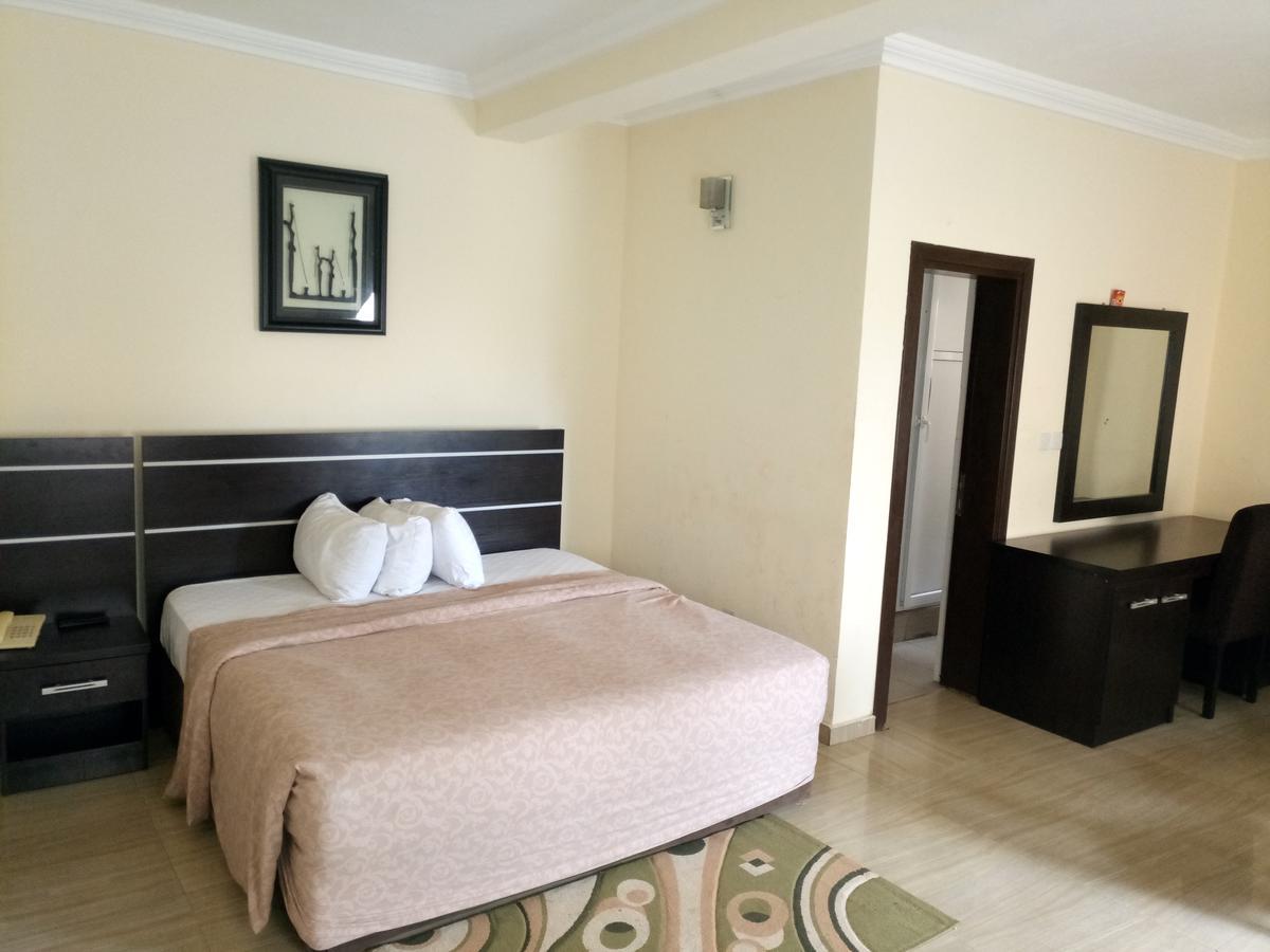 Hotel Benizia Asaba Eksteriør bilde